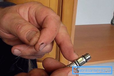 You can wind the reel on the hose needle. You can wind the reel on the hose needle.