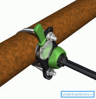 We connect the pipe to the inset We connect the pipe to the inset