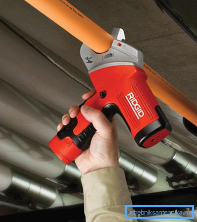 Battery Cutter for Polypropylene Tubes