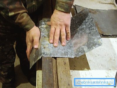 Gently shape the metal sheet Gently shape the metal sheet