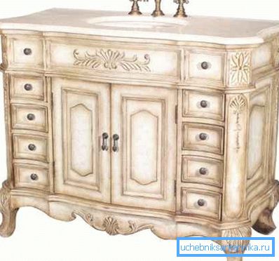 Antique chest of drawers, fitted under the sink. Antique chest of drawers, fitted under the sink.