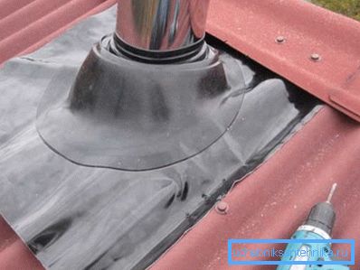 Asbestos sheets are mounted on the inside of the roof Asbestos sheets are mounted on the inside of the roof