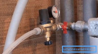 Automatic feeding of the heating system when the pressure in the system drops below 1.8 bar