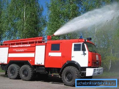 Car equipped with fire fighting equipment