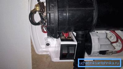Tank with a heat exchanger inside the device. Tank with a heat exchanger inside the device.