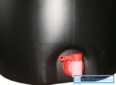 Tank with plastic latch. Tank with plastic latch.
