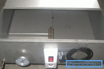 Tank with heating elements for heating Tank with heating elements for heating