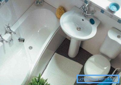 White color visually expands the room. White color visually expands the room.