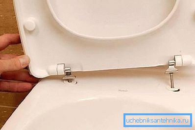 It is impossible to fix the lid on the toilet without high-quality fittings. It is impossible to fix the lid on the toilet without high-quality fittings.