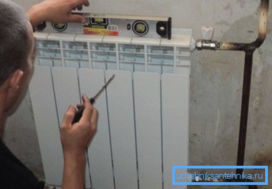 The bimetallic radiator in the photo is mounted on a steel liner. The bimetallic radiator in the photo is mounted on a steel liner.