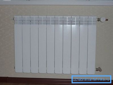 Bimetallic radiator looks nothing like aluminum, and inside it is a frame of steel tubes. Bimetallic radiator looks nothing like aluminum, and inside it is a frame of steel tubes.