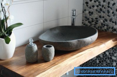 A noble combination of materials from solid wood and natural stone. A noble combination of materials from solid wood and natural stone.