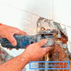 The Bulgarian will help to make a wall in the wall and remove old finishing materials.