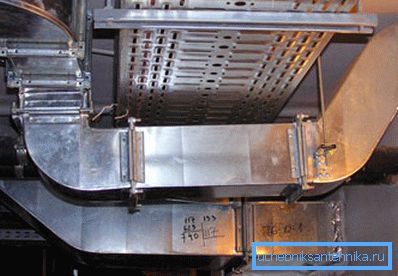 The bolts are located on one side of the flange connection. The bolts are located on one side of the flange connection.