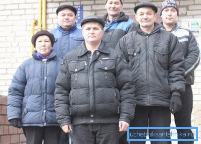 A team of locksmiths and craftsmen is ready to go. A team of locksmiths and craftsmen is ready to go.