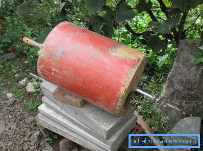 A drill for a well under large-diameter water can be made from a gas cylinder and save hundreds of dollars A drill for a well under large-diameter water can be made from a gas cylinder and save hundreds of dollars