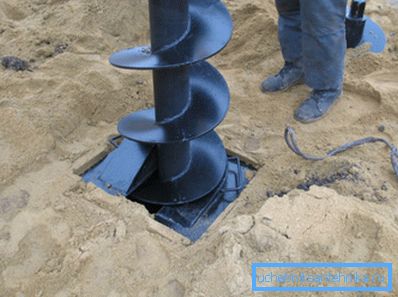 Well drilling in the sand with the help of auger Well drilling in the sand with the help of auger