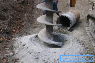 Drilling rig passes 20 meters of soil for several hours. Alas, the opportunity to attract technology is not always. Drilling rig passes 20 meters of soil for several hours. Alas, the opportunity to attract technology is not always.
