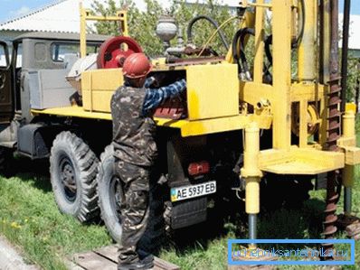 Drilling rig mounted on truck chassis Drilling rig mounted on truck chassis