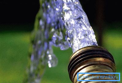 Clear water in unlimited quantities in the country and in a country house Clear water in unlimited quantities in the country and in a country house
