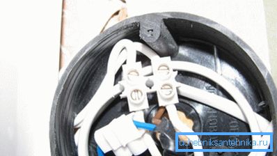 To prevent overheating due to poor contact at the connections, use pads instead of twists.