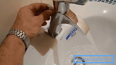 To check the sewer, it is enough to collect a full sink of water and drain it. To check the sewer, it is enough to collect a full sink of water and drain it.