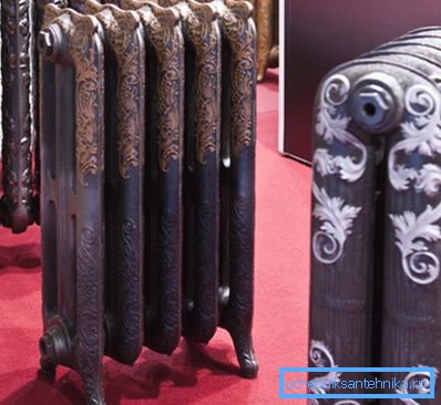 Pig-iron models are equipped with legs not only for design reception, but also because they have heavy weight. Pig-iron models are equipped with legs not only for design reception, but also because they have heavy weight.