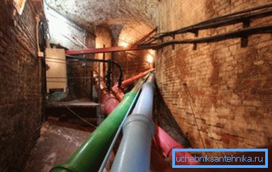 Pig-iron water supply system of Peterhof. Pig-iron water supply system of Peterhof.