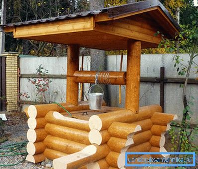 Even in the simplest and most economical version, the roof must be such that not only protects the well itself, but also the people who exploit it. Even in the simplest and most economical version, the roof must be such that not only protects the well itself, but also the people who exploit it.