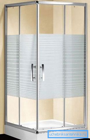 Shown shower corner with a low tray 90x90 mm. Shown shower corner with a low tray 90x90 mm.