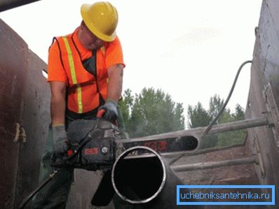 Dismantling the damaged area. Dismantling the damaged area.