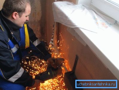 Dismantling the old radiator using the Dismantling the old radiator using the