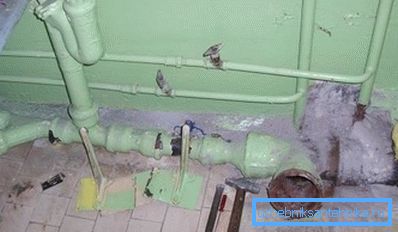 Dismantling an old sewer can be very difficult. Dismantling an old sewer can be very difficult.