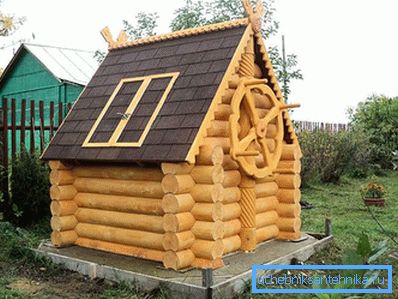 Wooden log house for the well - an excellent decorative solution