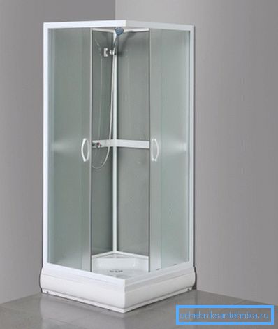 Cheap roofless shower enclosures have minimal functions. Cheap roofless shower enclosures have minimal functions.