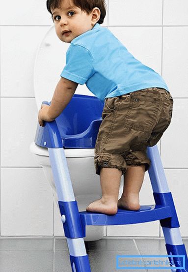 Children's toilet seat with a step makes it easier for the child to use the toilet bowl Children's toilet seat with a step makes it easier for the child to use the toilet bowl