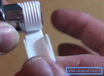 For greater tightness, the FUM tape is used. For greater tightness, the FUM tape is used.