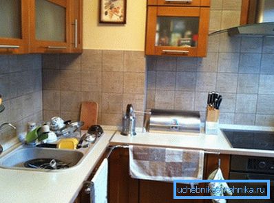 For a large sink you need a spacious kitchen. For a large sink you need a spacious kitchen.