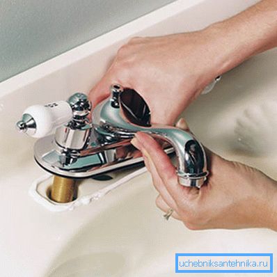 For safety net the mixer can be put on the sealant