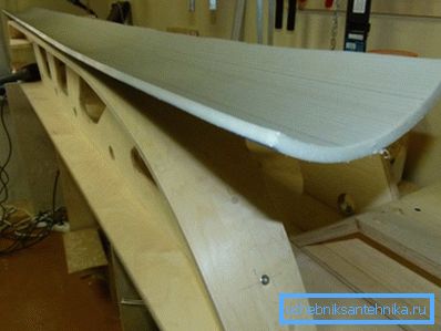 For skids used PVC pipe large size, sawn along For skids used PVC pipe large size, sawn along