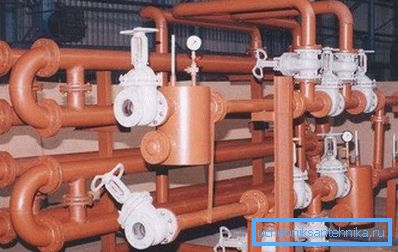 To check, it is enough to close all valves and open any control valve. To check, it is enough to close all valves and open any control valve.