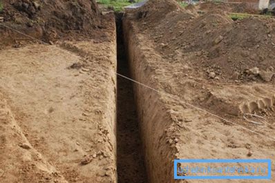 The bottom of the trench needs to be leveled and tamped under the slope The bottom of the trench needs to be leveled and tamped under the slope