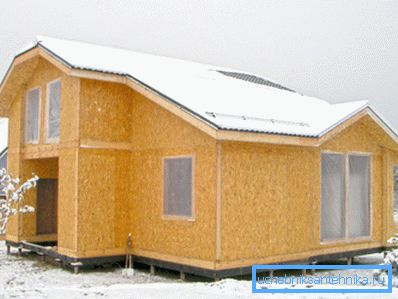 A house from sip-panels will obviously lose less heat than a brick one.