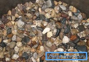Gravel and gravel bottom filter.
