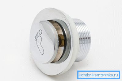 The foot valve for the shower cabin is activated by lightly pressing the foot The foot valve for the shower cabin is activated by lightly pressing the foot