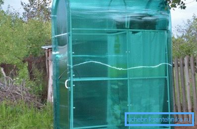 Shower and toilet for summer house, sheathed with polycarbonate Shower and toilet for summer house, sheathed with polycarbonate