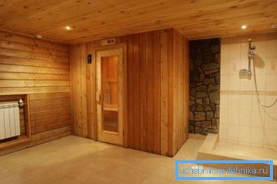 Shower in the bath at the cottage is necessary for a comfortable wash. Shower in the bath at the cottage is necessary for a comfortable wash.