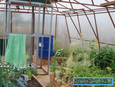 The shower can be placed in the greenhouse The shower can be placed in the greenhouse