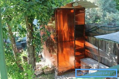 Shower stall hid behind a tree Shower stall hid behind a tree