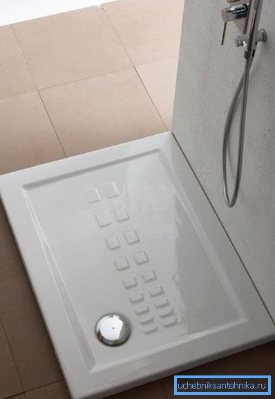 Shower tray 120 to 70 in the interior of the bathroom. Shower tray 120 to 70 in the interior of the bathroom.